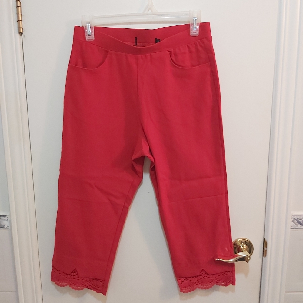 🤯2/$15 Red Capri Pants with Crochet Ends Size Small (S)